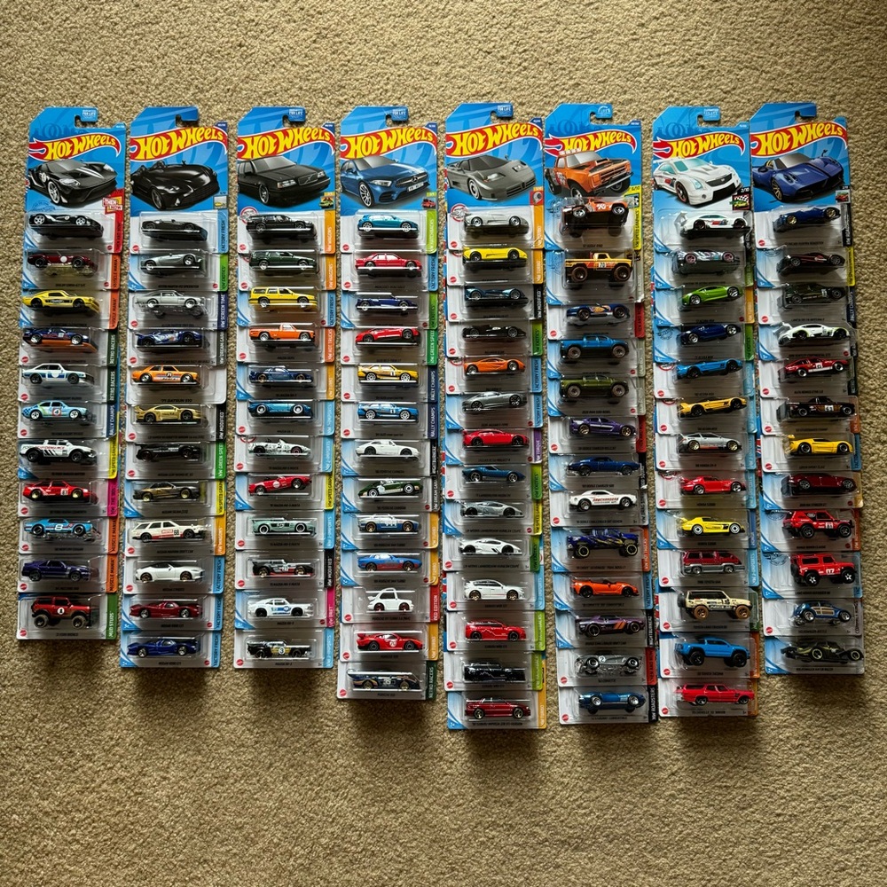 NEW 100 pcs Hot Wheels Die-Cast Car Collection